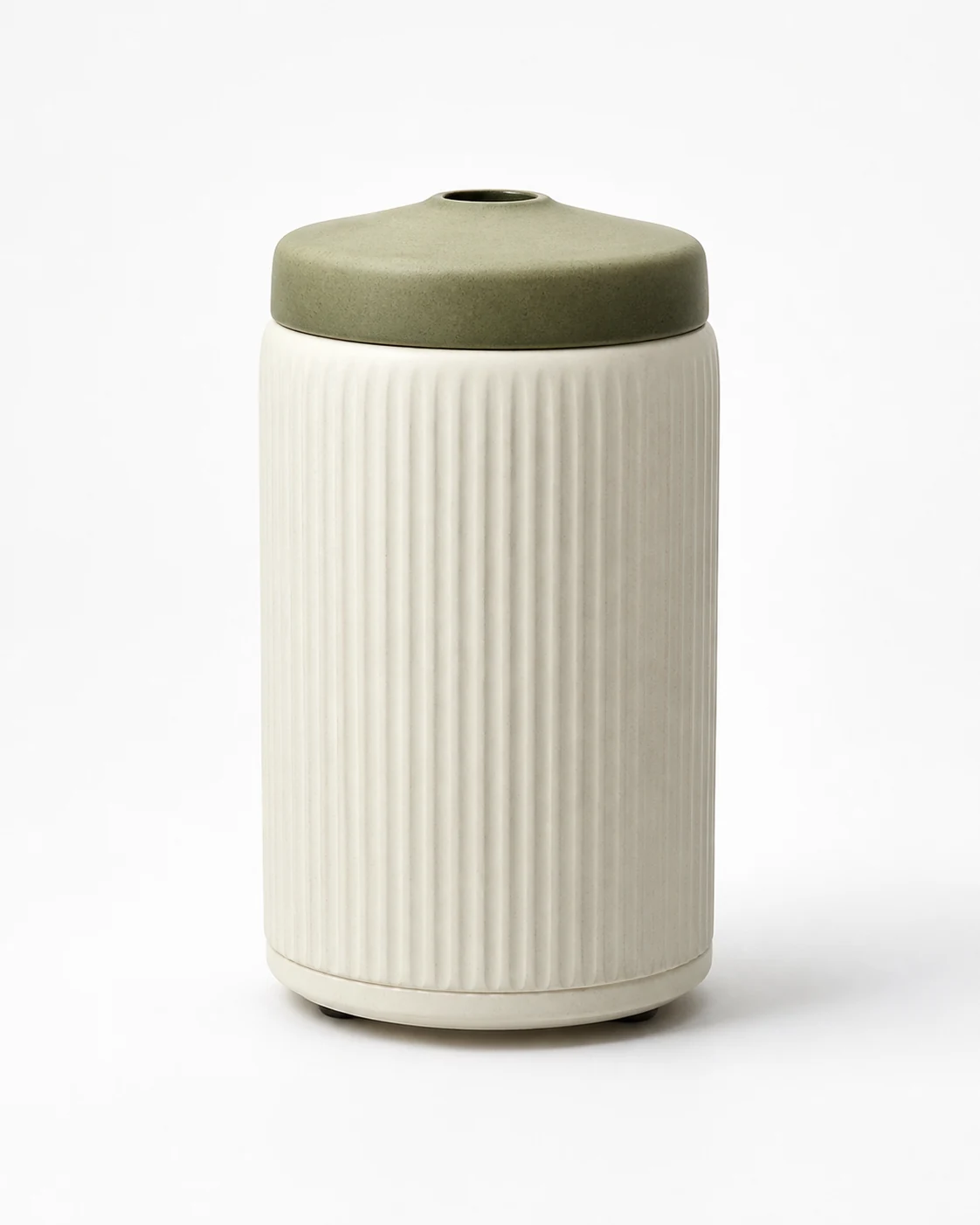 A complete ceramic diffuser photographed clearly for subject extraction.